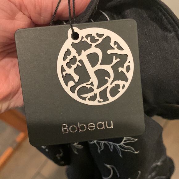 New Bobeau brushed 2 piece printed short set. Size M medium. - Picture 9 of 13